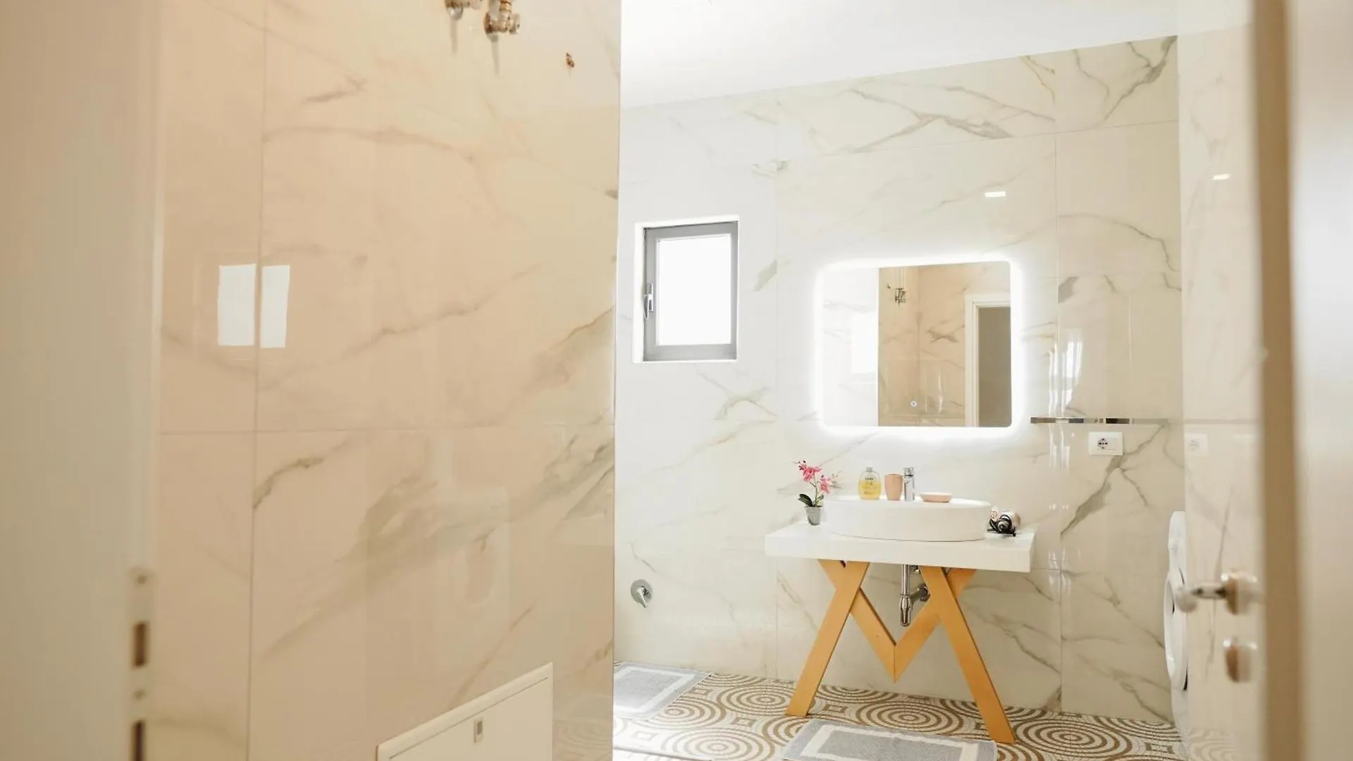 Luxury Penthouse B&E Apartment Sarande