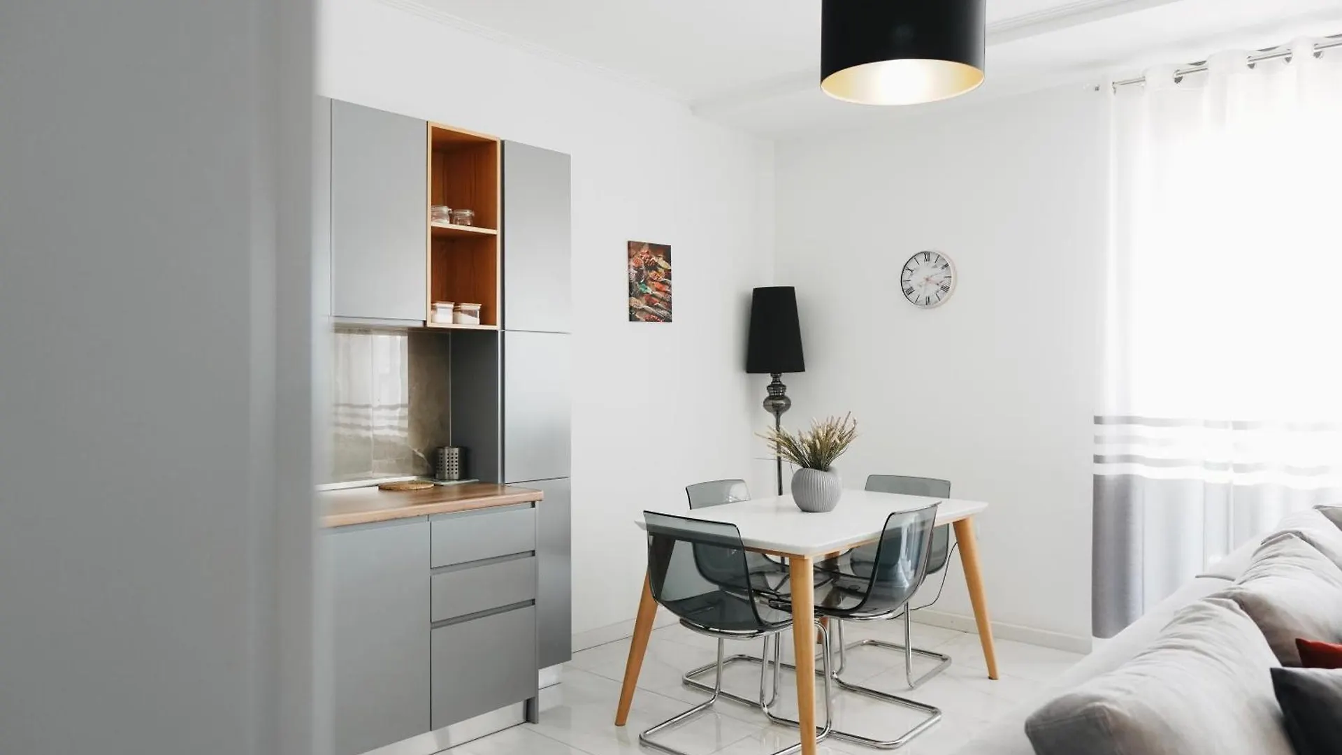 SarandëLuxury Penthouse B&E公寓